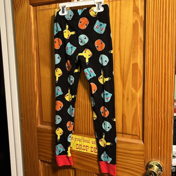 Boys size 8 Pokémon sleep set with short sleeve shirt, pants and shorts - Picture 12 of 12
